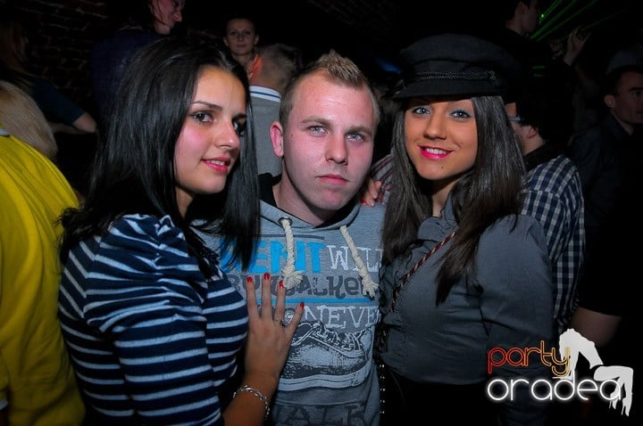 Escape Party sâmbătă seara, 