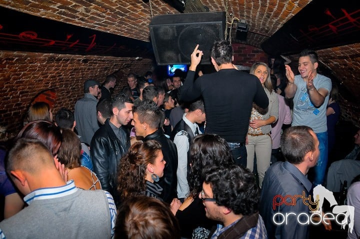 Escape Party sâmbătă seara, 