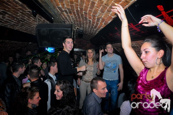 Escape Party sâmbătă seara, 