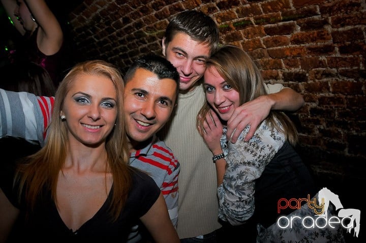 Escape Party sâmbătă seara, 