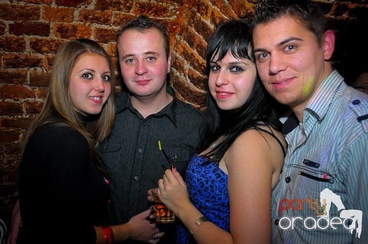 Escape Party sâmbătă seara, 