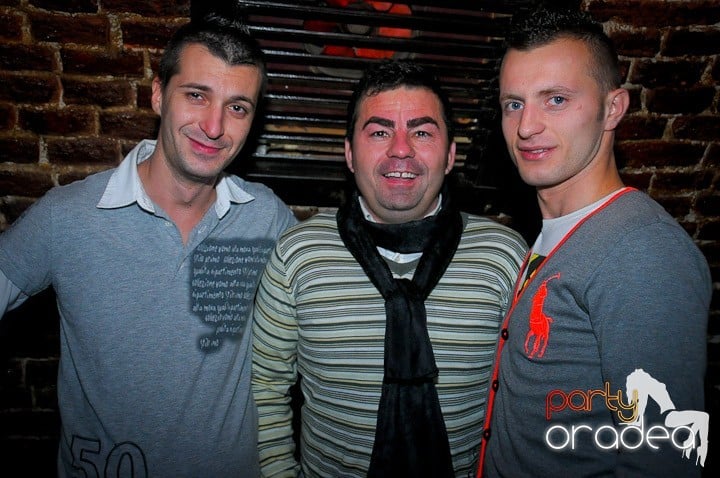 Escape Party sâmbătă seara, 