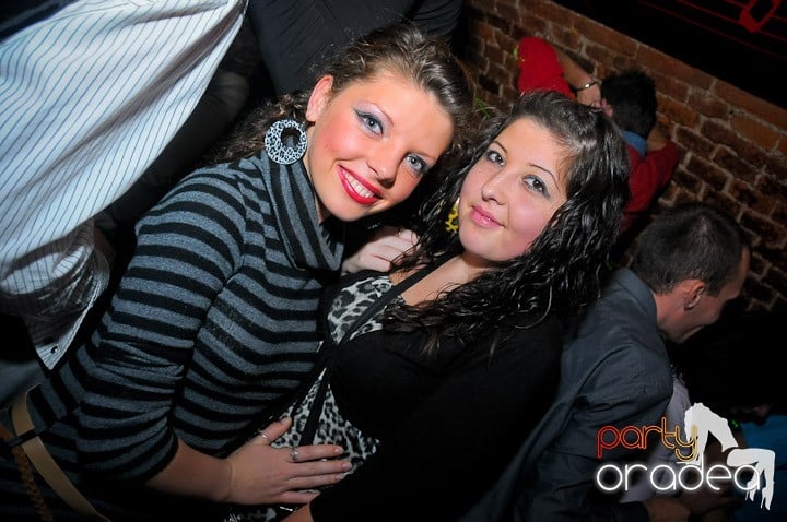 Escape Party sâmbătă seara, 