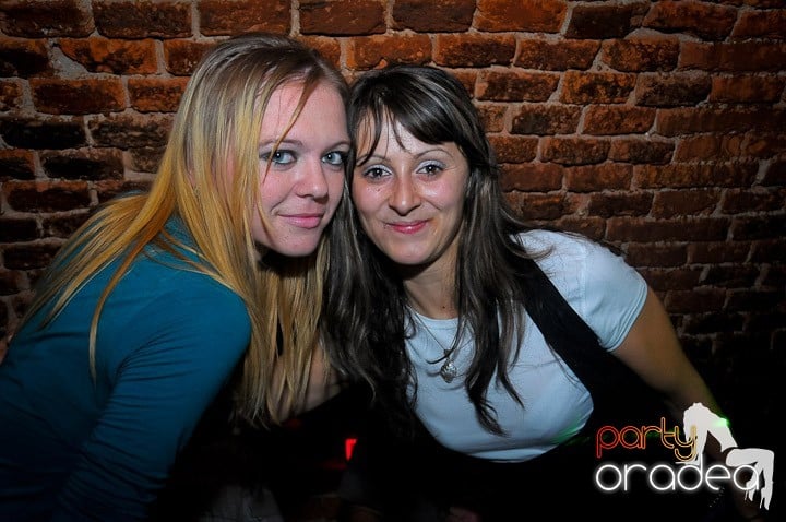 Escape Party sâmbătă seara, 