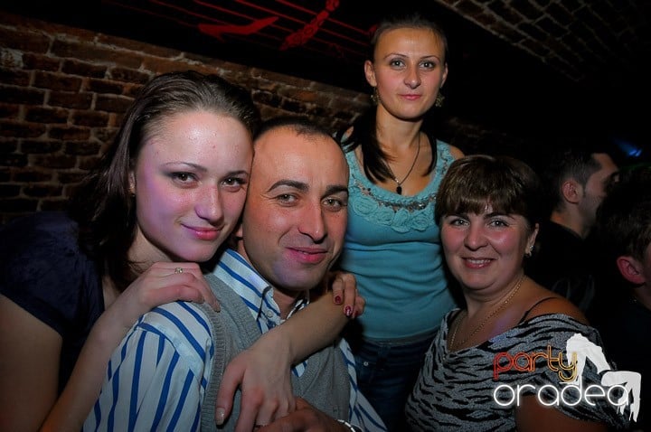 Escape Party sâmbătă seara, 