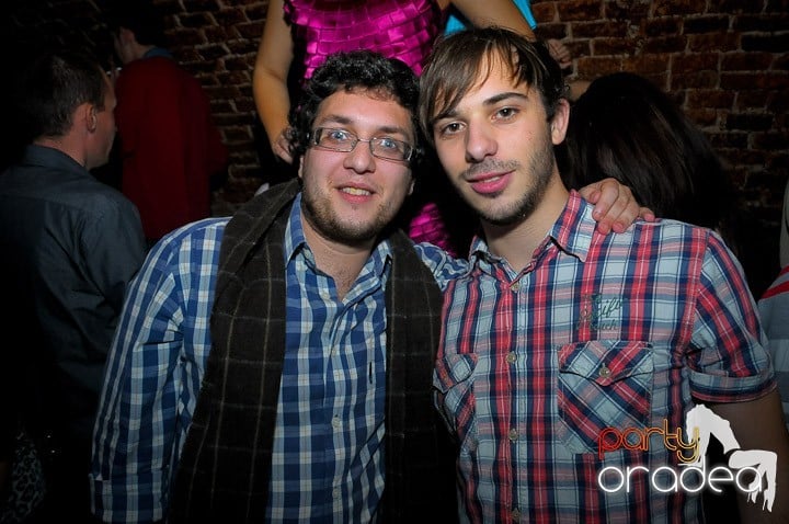 Escape Party sâmbătă seara, 