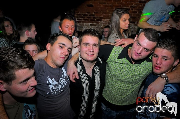 Escape Party sâmbătă seara, 