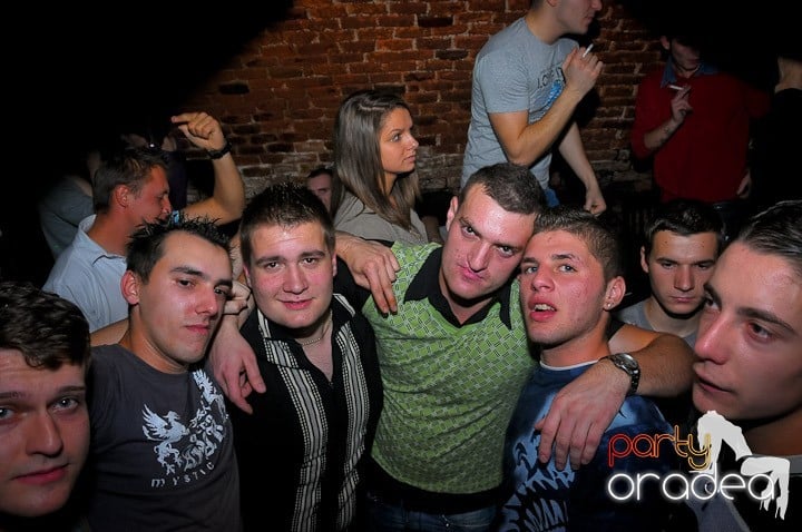 Escape Party sâmbătă seara, 