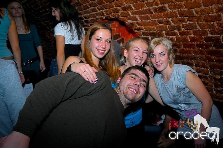 Escape Party sâmbătă seara, 