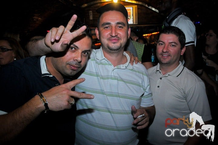 Escape Party sâmbătă seara, 