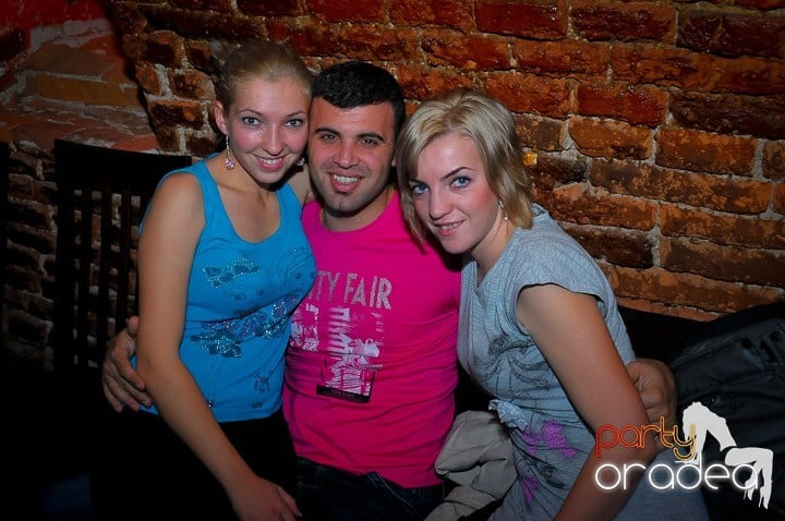 Escape Party sâmbătă seara, 