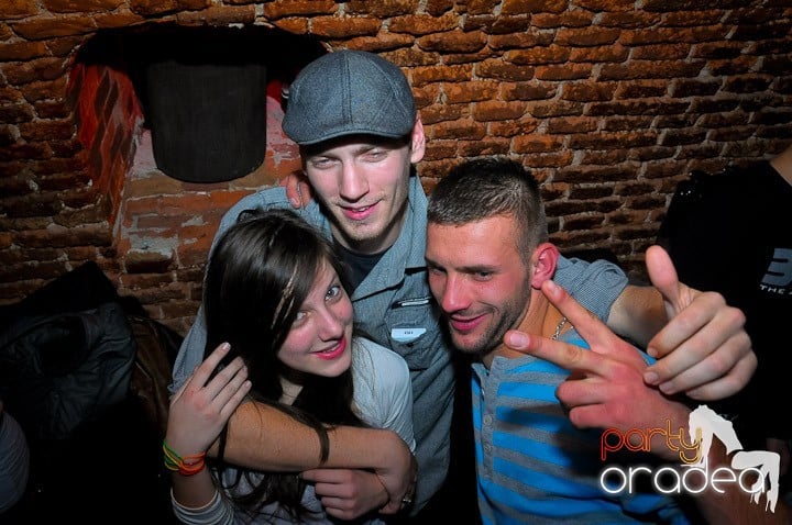 Escape Party sâmbătă seara, 