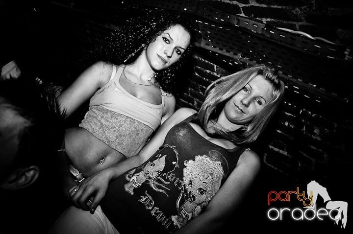 Escape Party sâmbătă seara, 