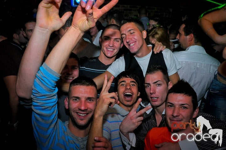 Escape Party sâmbătă seara, 