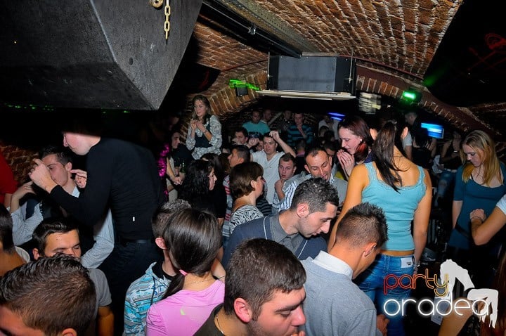 Escape Party sâmbătă seara, 