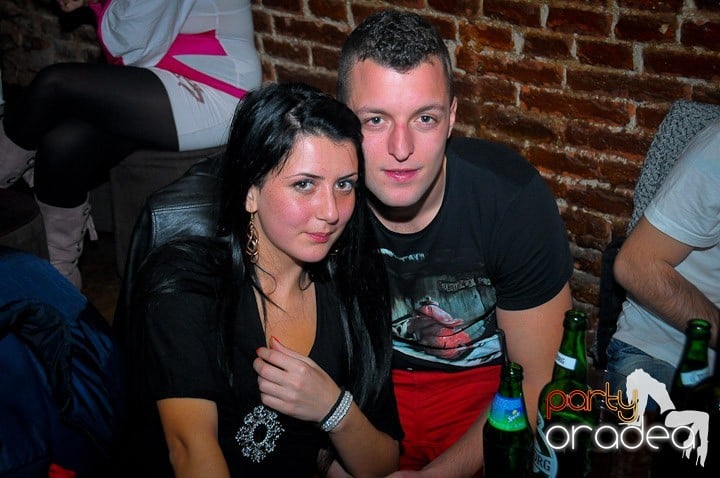 Escape Party sâmbătă seara, 