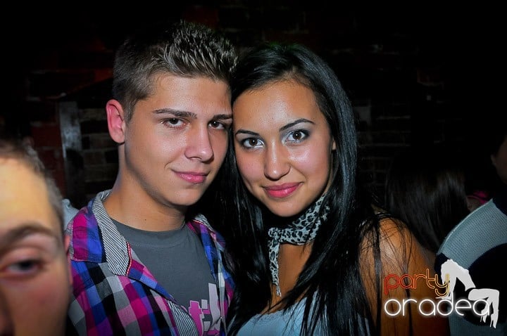 Escape Party sâmbătă seara, 