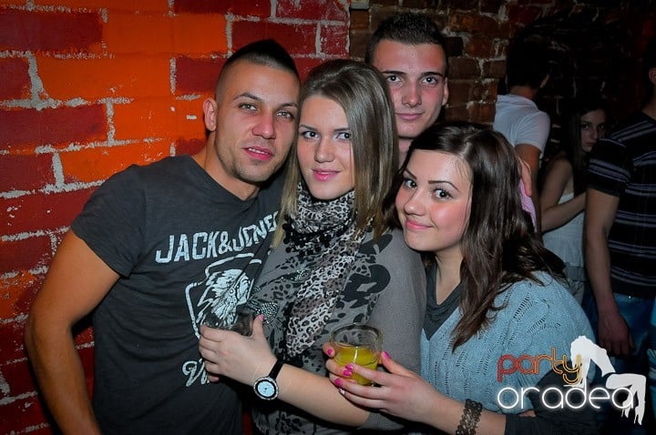 Escape Party sâmbătă seara, 