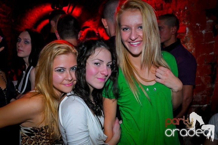 Escape Party sâmbătă seara, 