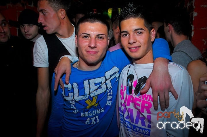 Escape Party sâmbătă seara, 