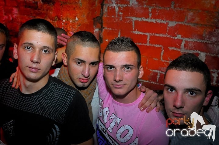 Escape Party sâmbătă seara, 