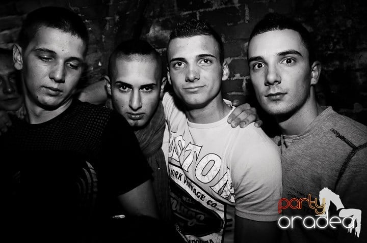 Escape Party sâmbătă seara, 