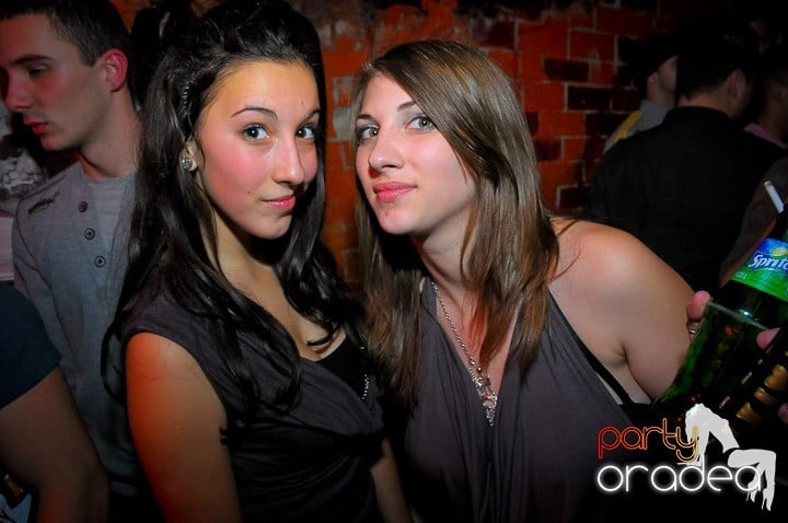 Escape Party sâmbătă seara, 