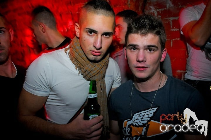 Escape Party sâmbătă seara, 