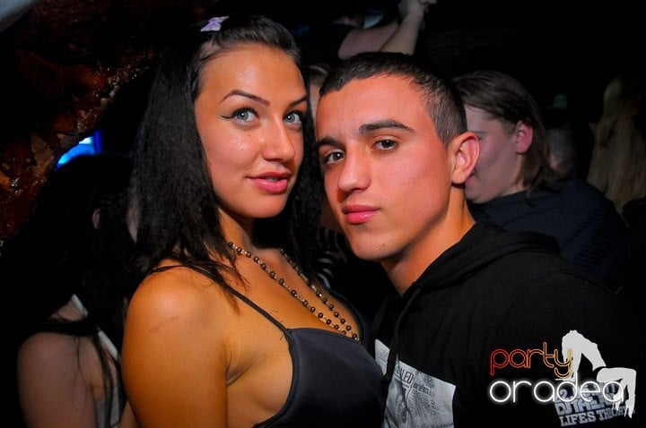 Escape Party sâmbătă seara, 