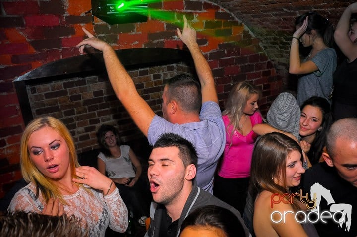 Escape Party sâmbătă seara, 