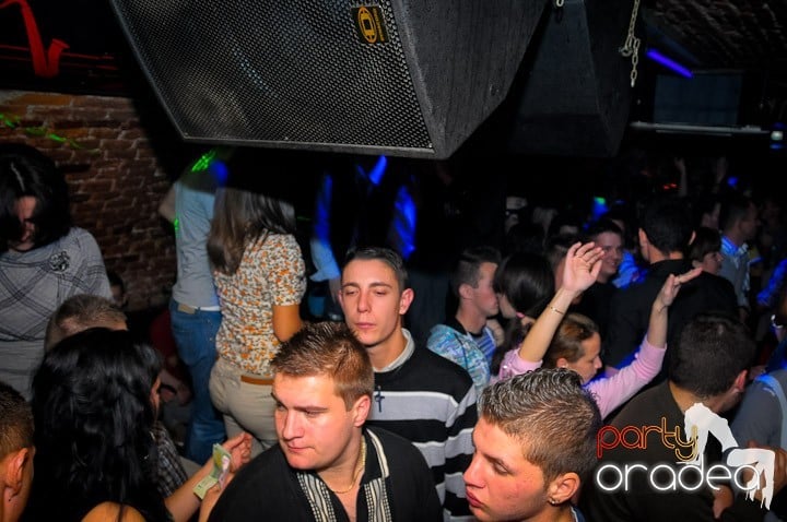 Escape Party sâmbătă seara, 