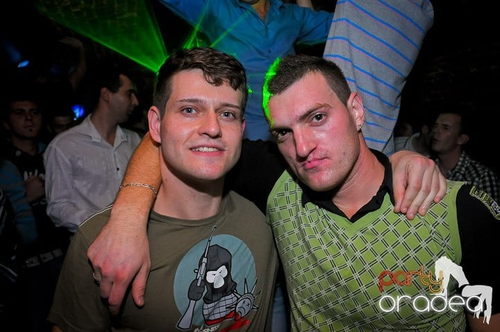 Escape Party sâmbătă seara, 