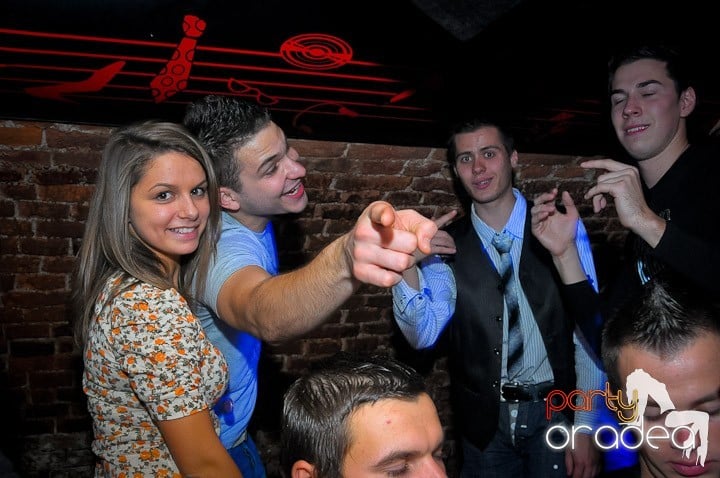 Escape Party sâmbătă seara, 