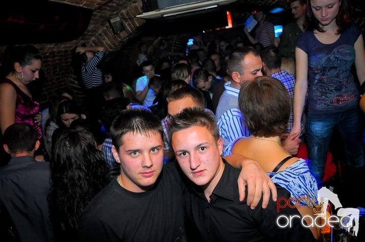 Escape Party sâmbătă seara, 