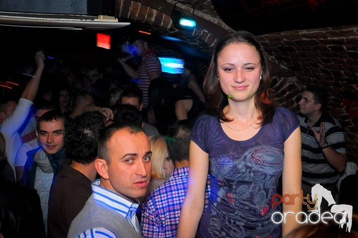 Escape Party sâmbătă seara, 