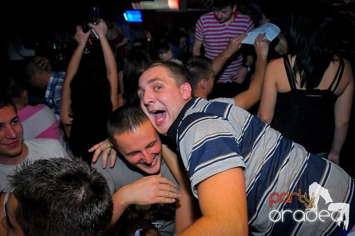 Escape Party sâmbătă seara, 