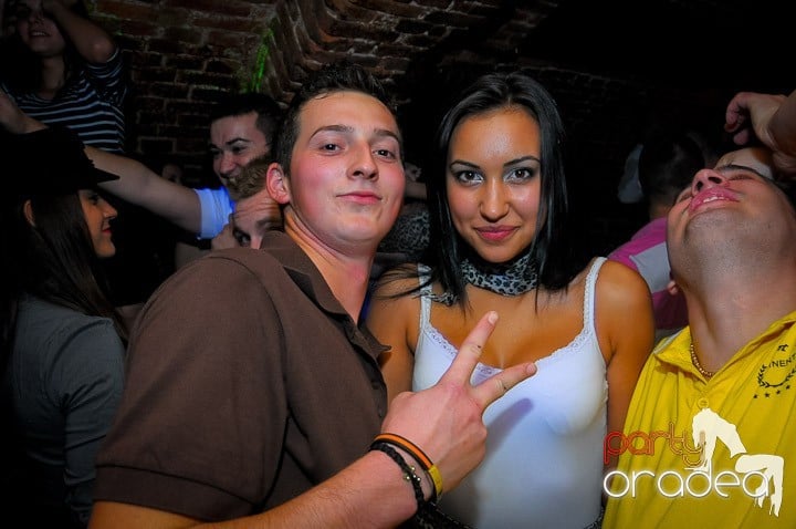 Escape Party sâmbătă seara, 