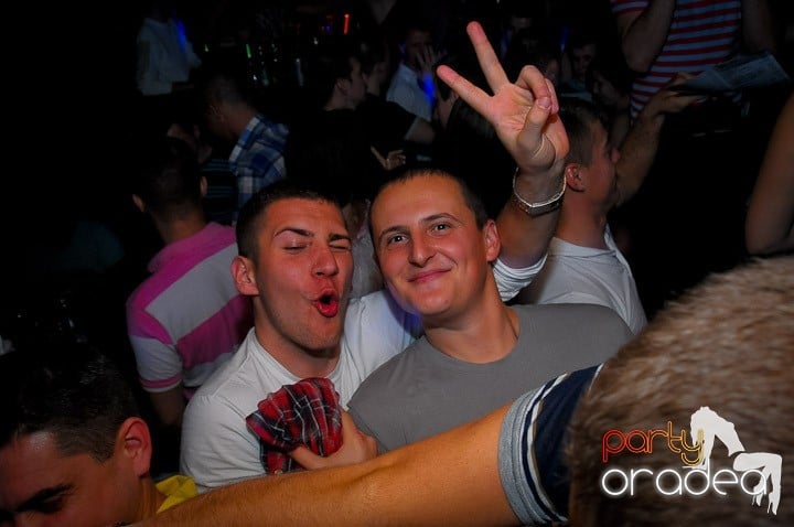 Escape Party sâmbătă seara, 