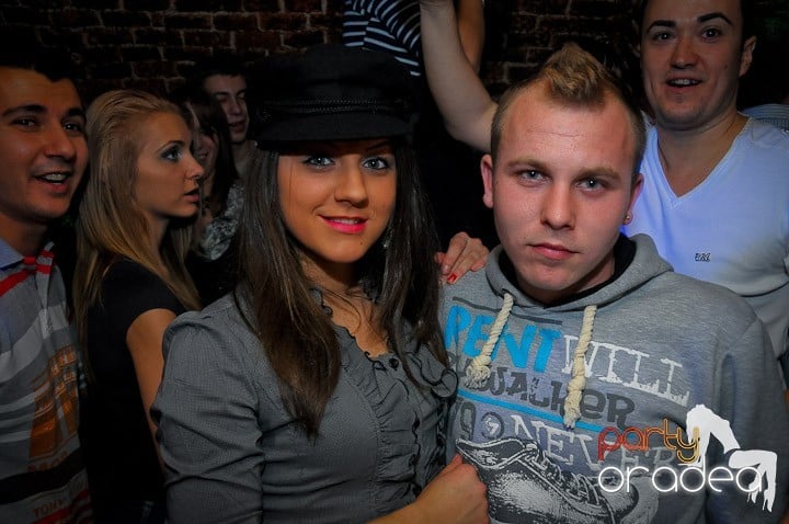 Escape Party sâmbătă seara, 