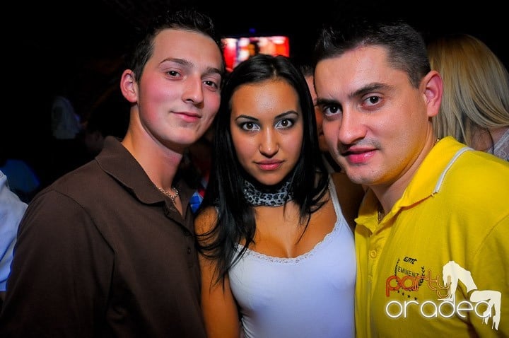 Escape Party sâmbătă seara, 