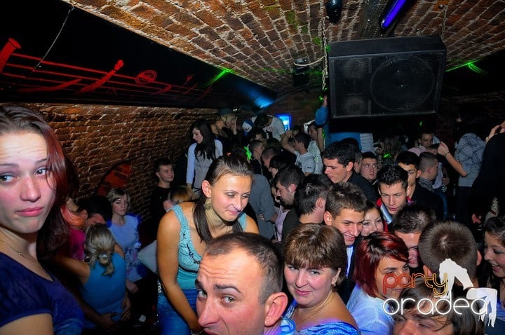 Escape Party sâmbătă seara, 