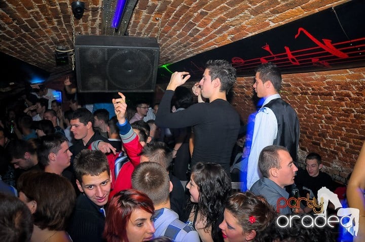 Escape Party sâmbătă seara, 