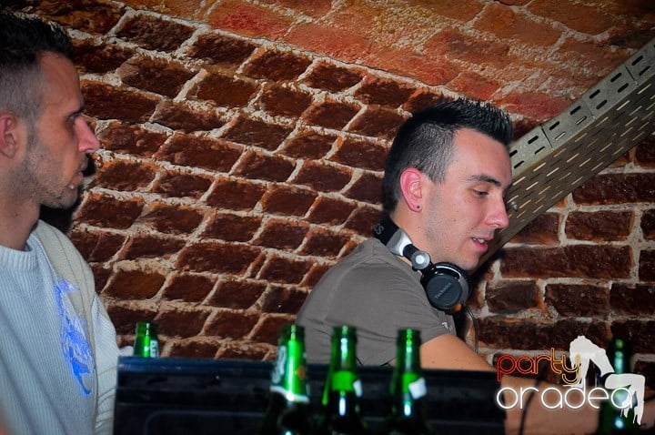 Escape Party sâmbătă seara, 