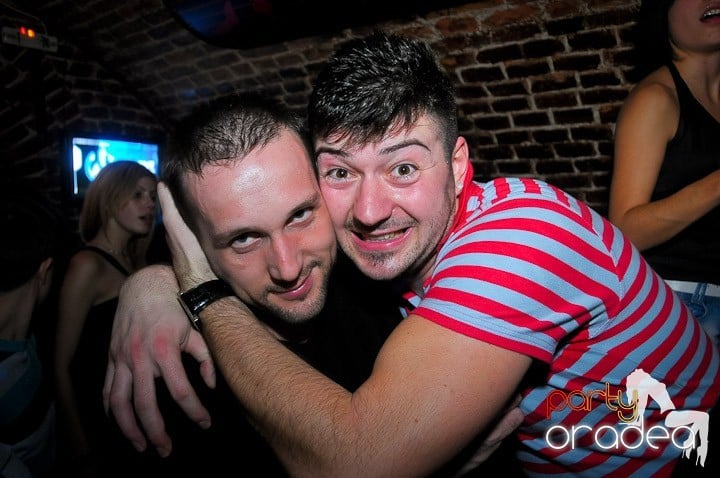 Escape Party sâmbătă seara, 