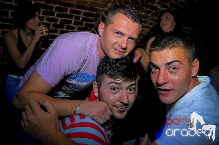 Escape Party sâmbătă seara, 