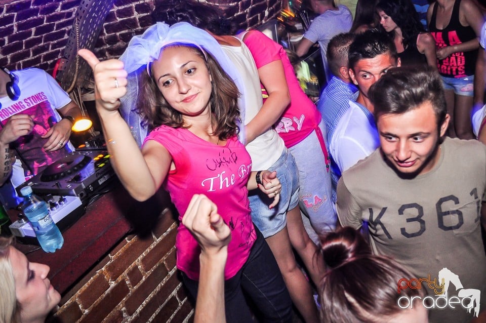 Escape - Revolution Party, 