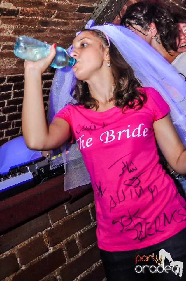 Escape - Revolution Party, 