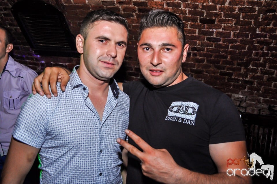 Escape - Revolution Party, 