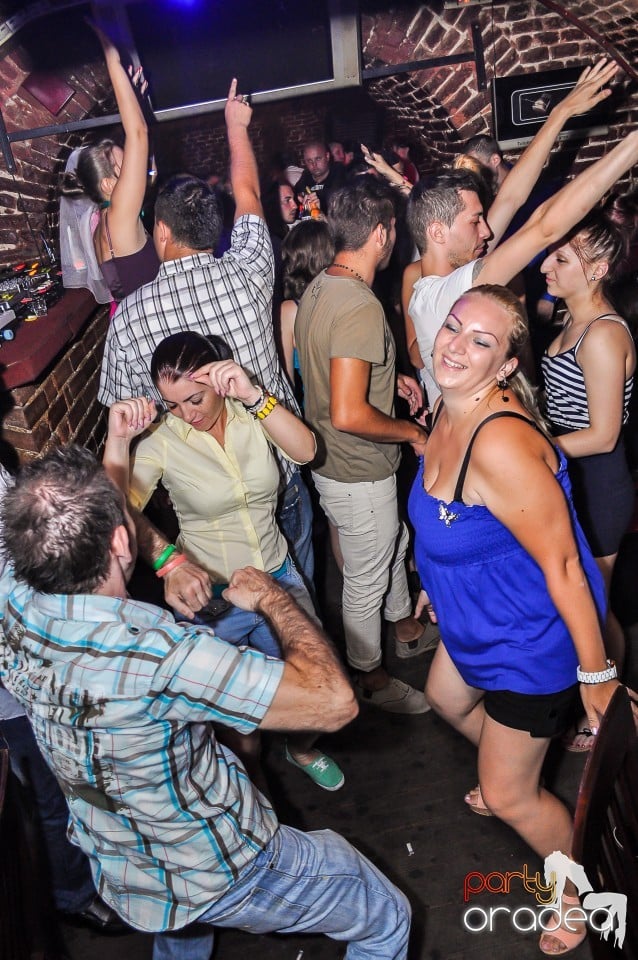 Escape - Revolution Party, 