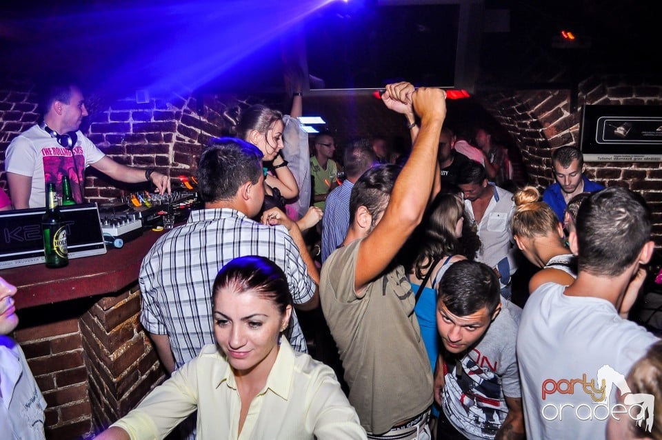 Escape - Revolution Party, 